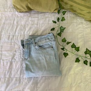 Light washed stretchy jeans